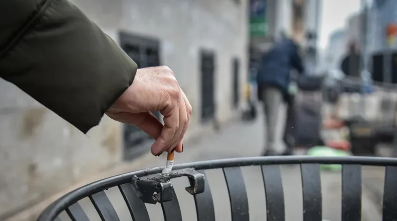 fumar, cigarrillo, Milán, Italia, prohibe, aire libre, espacios públicos, medidas, ciudad,