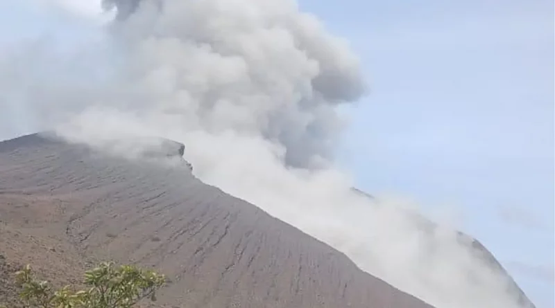 volcan telica, ineter, exhalaciones volcanicas, actividad volcanica nicaragua, gases y cenizas, vigilancia volcanica, volcanes activos, boletin volcanico