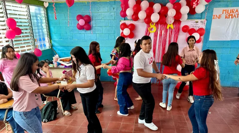 estudiantes, amor y amistad, día del amor y la amistad, colegio San Sebastián, Managua, 14 de febrero,