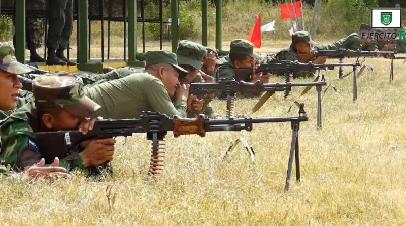 Ejército de Nicaragua, Nicaragua, ejercicio con tiro de armas de infantería, bluefIELDs, nicaraGUa,