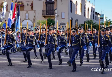 nicaragua, leon, ruben dario, desfile dario en nosotros, policia,