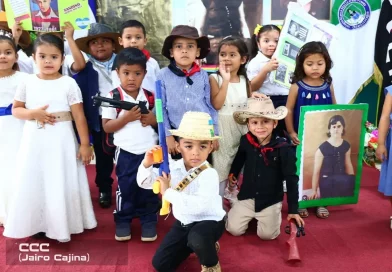 Nicaragua, estudiantes de preescolar, General Sandino, pasarela