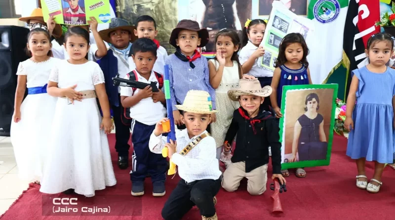 Nicaragua, estudiantes de preescolar, General Sandino, pasarela