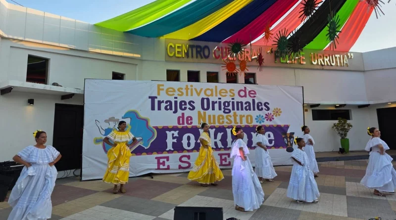 festival departamental de trajes originales, trajes tradicionales estelí, folklore estelí, cultura nicaragüense, danza y música segoviana, expoferia estelí, centro cultural felipe urrutia, estelí nicaragua, diseño trajes folclóricos