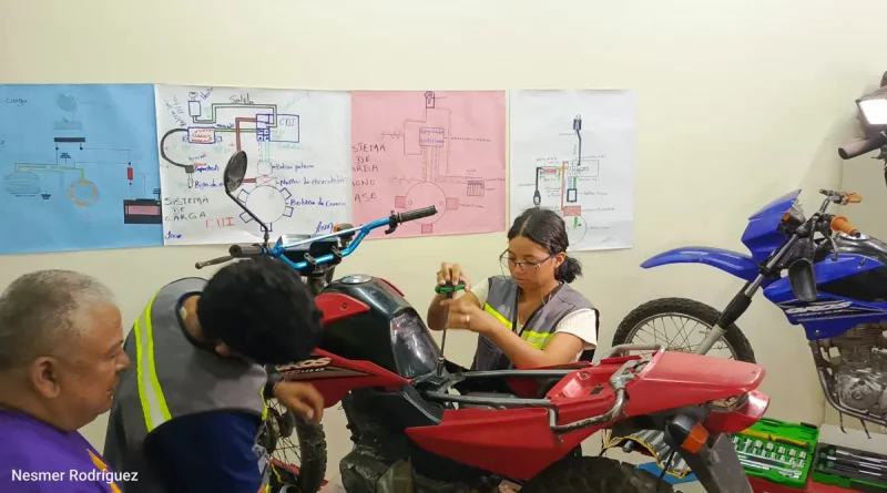 joven, rompe estereotipos, Centro Coronel Urtecho, mecánica de motos, Keyling Castillo, Managua, educación técnica, destaca, formación,