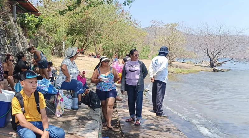 nicaragua, laguna de xiloa, managua, familias,